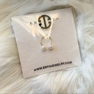 Erth “to y yo” (you and I ) ring 14k gold, freshwater pearls